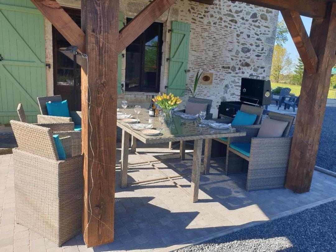 La Maison Du Lac Lavaud Saint-Quentin-sur-Charente Exterior photo